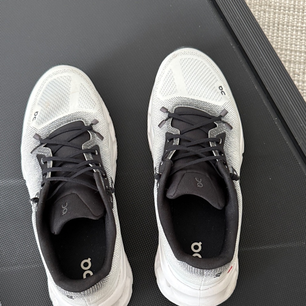 On Running Cloudtilt women’s shoe- White and Black - Picture 3 of 12